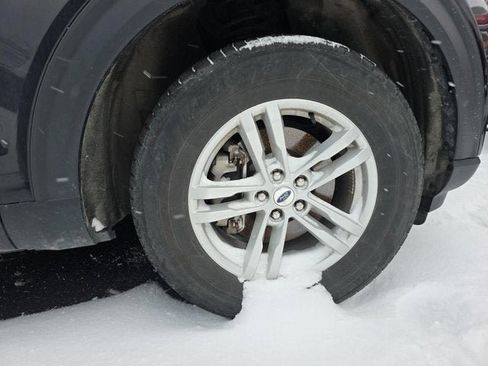 Used 2023 Ford Explorer XLT w/ Equipment Group 202A image 18