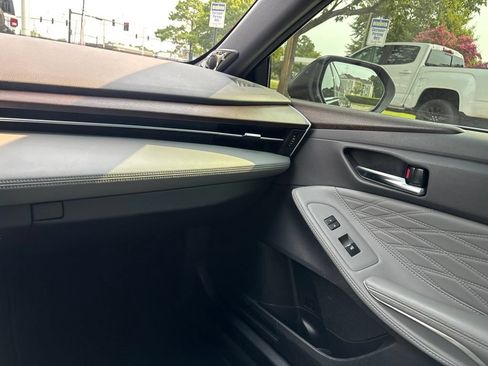 Used 2019 Toyota Avalon Limited FWD image 32