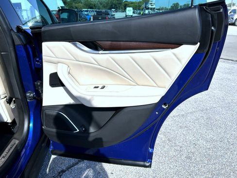 Used 2019 Maserati Levante GranLusso image 18