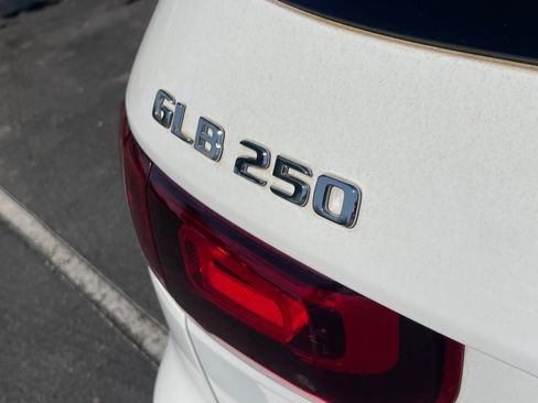 Used 2020 Mercedes-Benz GLB 250 4MATIC w/ Premium Package image 22