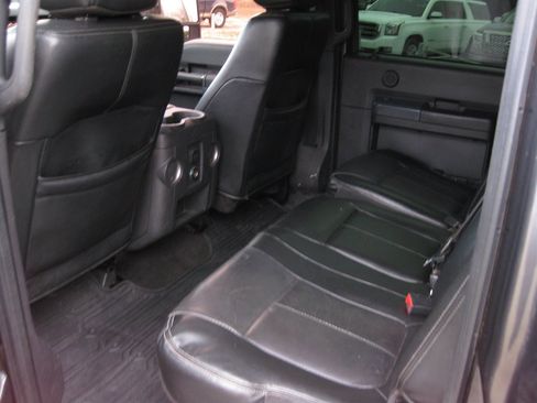 Used 2015 Ford F250 Lariat w/ Chrome Package image 30