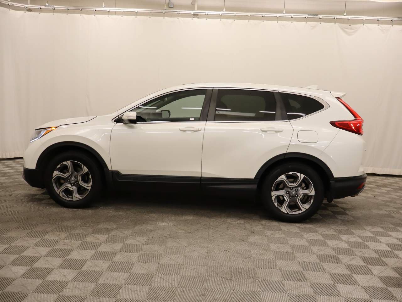 Used 2018 Honda CR-V EX image 2