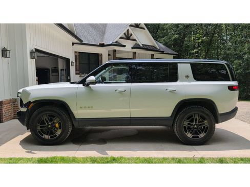 Used 2023 Rivian R1S Adventure AWD/4WD image 2