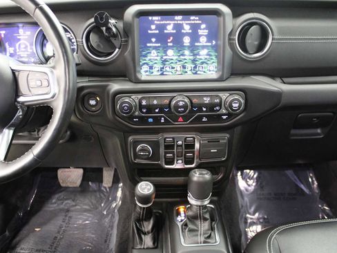 Used 2023 Jeep Wrangler Unlimited Sahara w/ Cold Weather Group AWD/4WD image 24