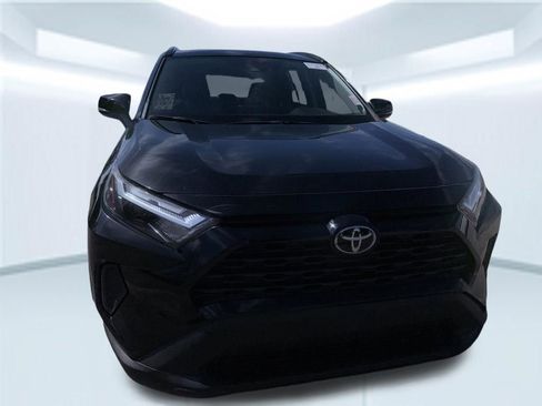 Used 2022 Toyota RAV4 XLE image 4