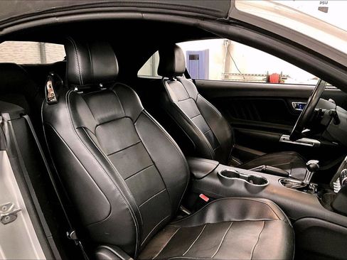 Used 2016 Ford Mustang Premium image 7