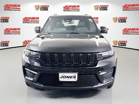 Used 2023 Jeep Grand Cherokee Altitude image 11
