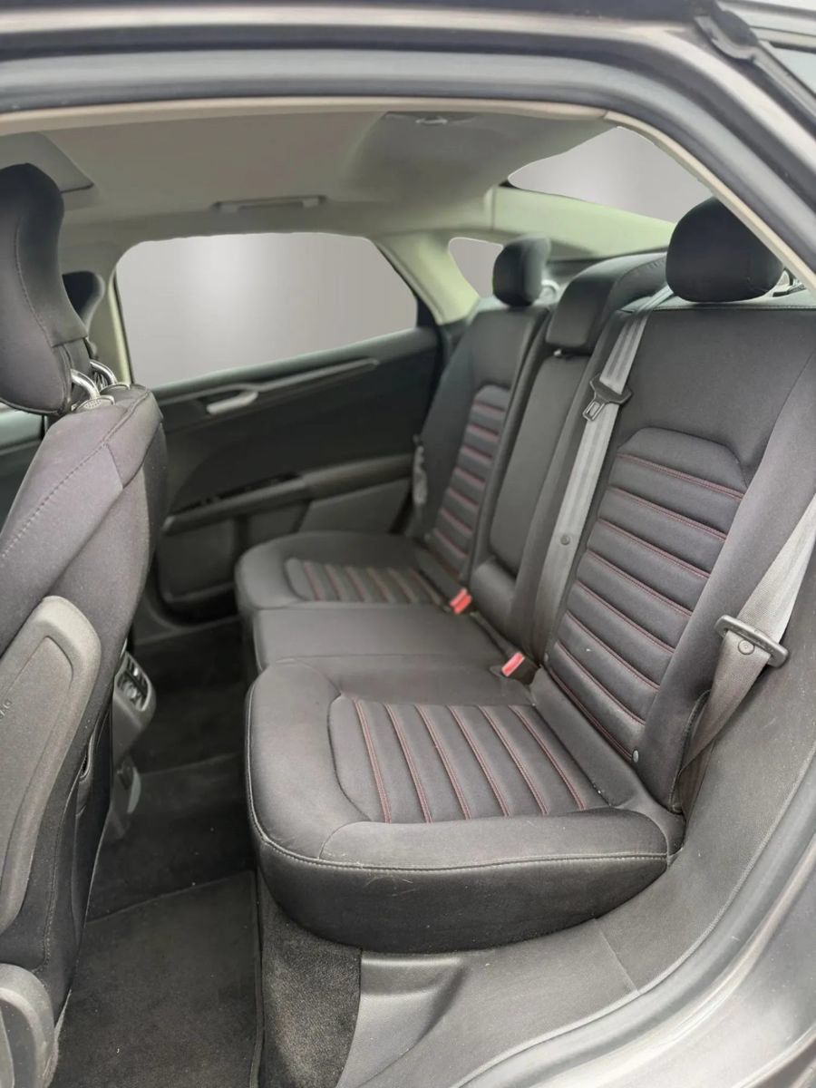 Used 2014 Ford Fusion SE w/ Equipment Group 201A FWD image 10