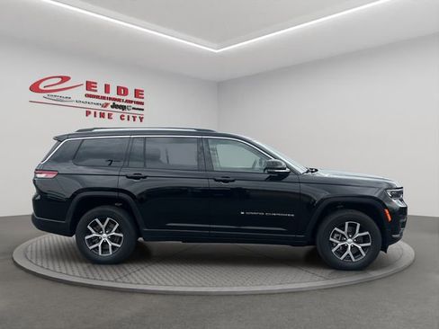Used 2023 Jeep Grand Cherokee L Limited w/ Luxury Tech Group II image 7