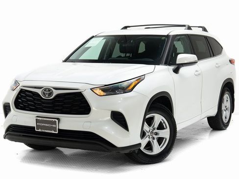 Used 2022 Toyota Highlander L image 1