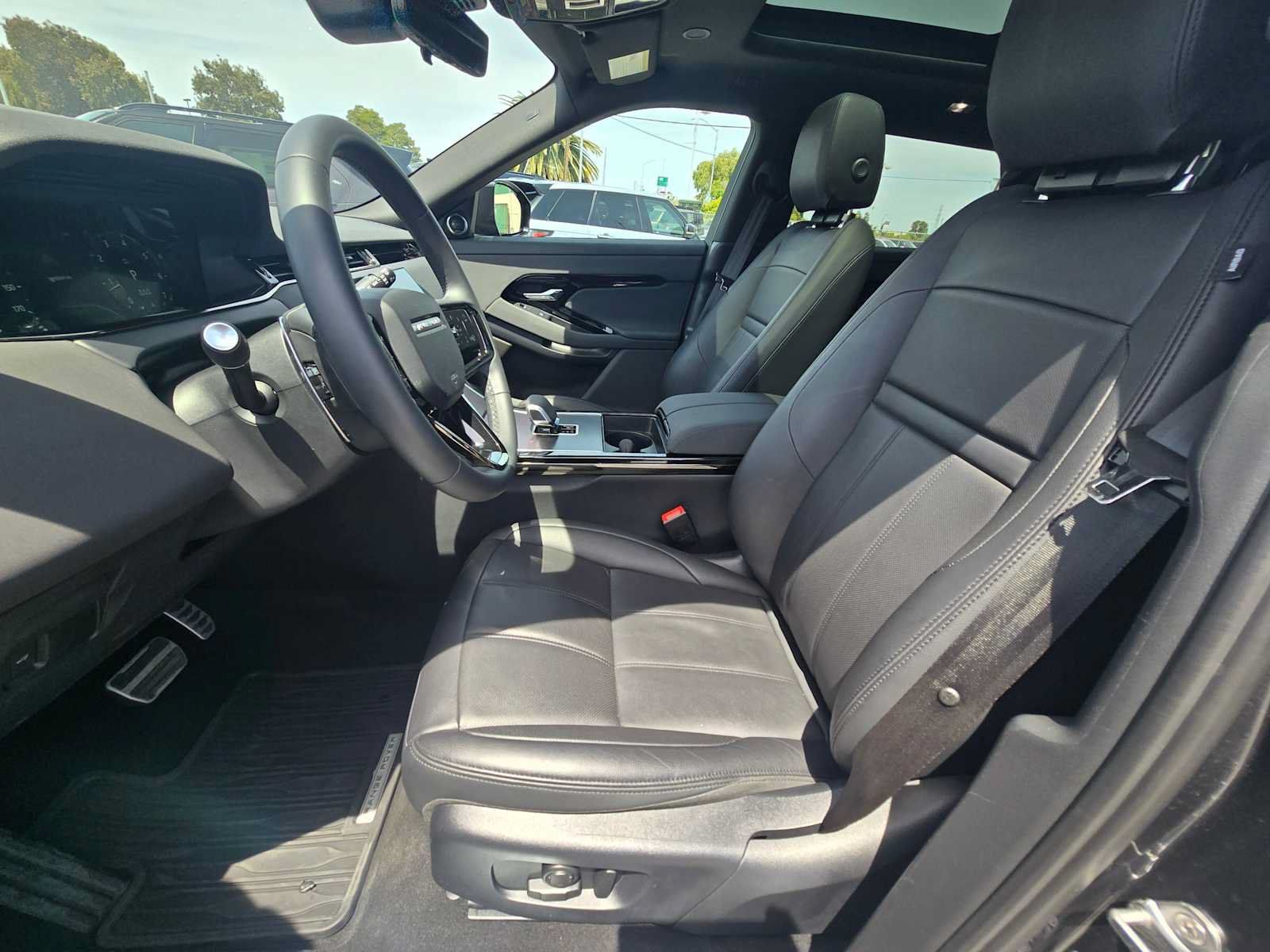 Used 2026 Land Rover Range Rover Evoque Dynamic SE AWD/4WD image 23