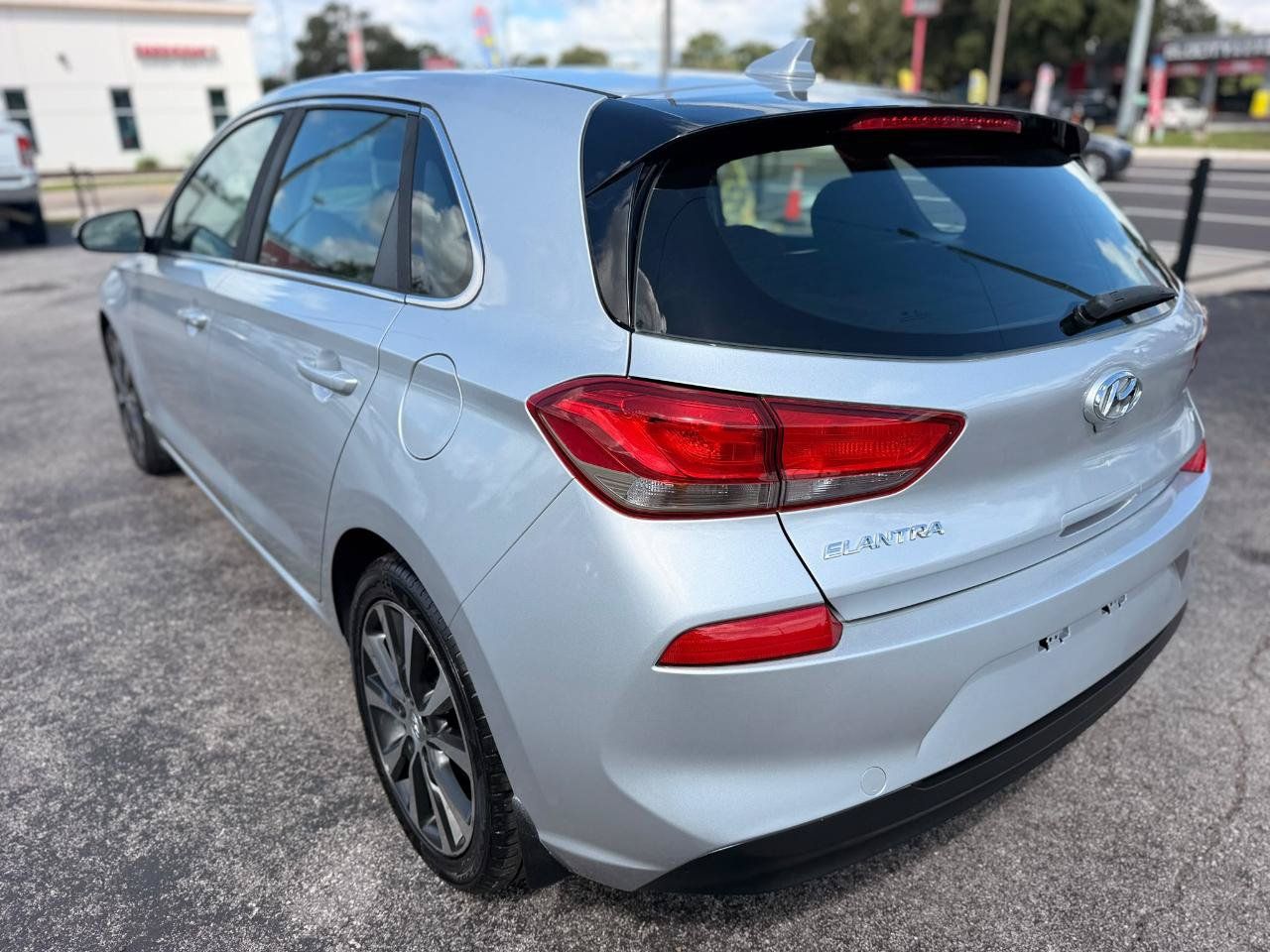 Used 2018 Hyundai Elantra GT w/ Style Package 02 FWD image 9