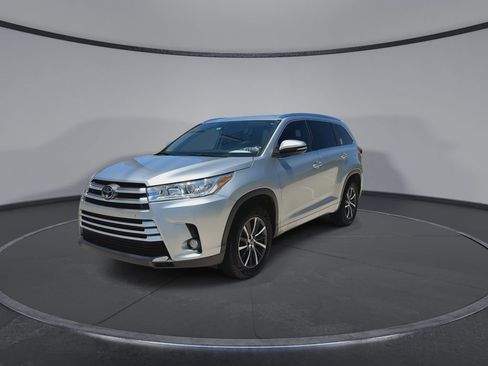 Used 2018 Toyota Highlander XLE FWD image 4