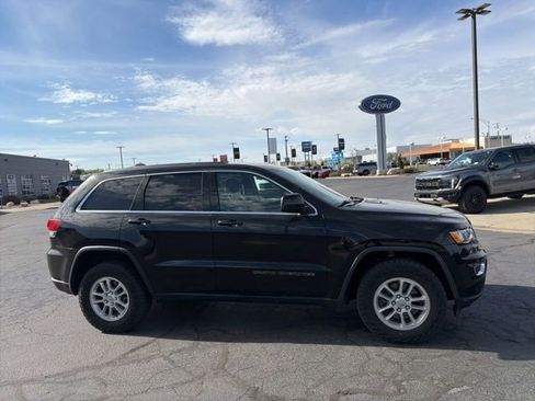 Used 2020 Jeep Grand Cherokee Laredo AWD/4WD image 3