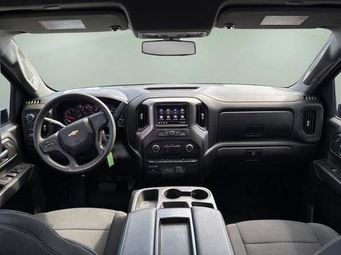 Used 2022 Chevrolet Silverado 2500 Custom w/ Custom Value Package image 2