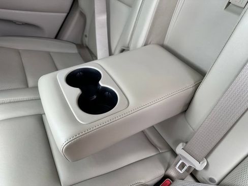 Used 2019 Jeep Grand Cherokee Overland AWD/4WD image 34