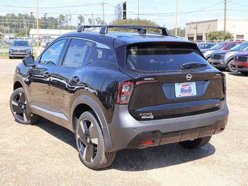 New 2026 Nissan Kicks SR w/ Cold Weather Package image 2