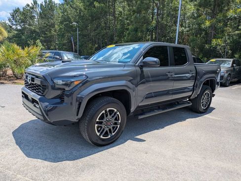 Used 2025 Toyota Tacoma TRD Sport RWD image 8