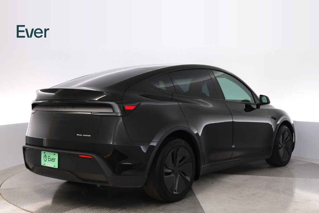 Used 2026 Tesla Model Y AWD image 3