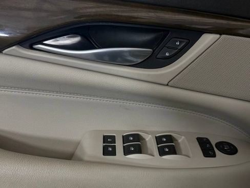 Used 2018 Cadillac Escalade Luxury AWD/4WD image 16