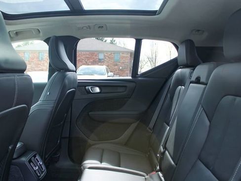 Used 2025 Volvo XC40 B5 Core image 31