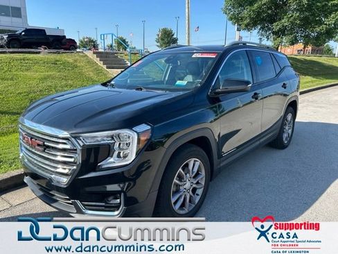 Used 2024 GMC Terrain SLT FWD image 1