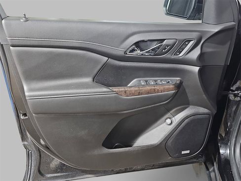 Used 2023 GMC Acadia Denali w/ Black Diamond Edition image 29