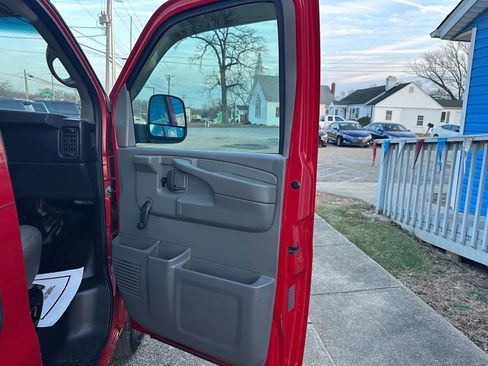 Used 2013 Chevrolet Express 2500 image 14