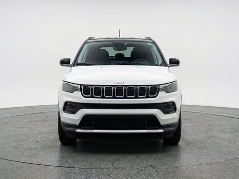 Used 2025 Jeep Compass Limited AWD/4WD image 2