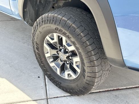 Used 2019 Toyota Tacoma TRD Off-Road w/ TRD Premium Off Road Package AWD/4WD image 8