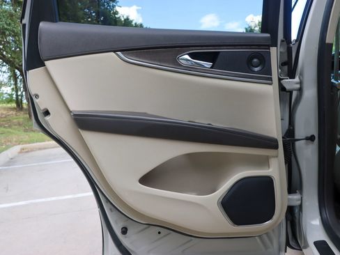 Used 2020 Lincoln Nautilus Reserve FWD image 12