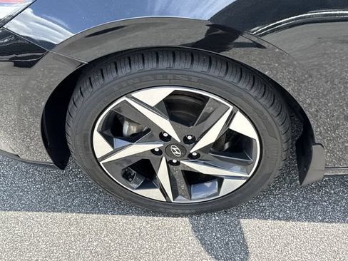 Certified 2023 Hyundai Elantra Limited FWD image 11