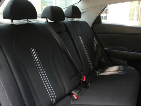 Used 2025 Hyundai Elantra SEL FWD image 23