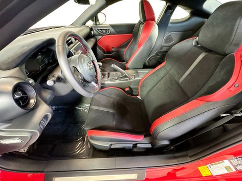 Used 2024 Toyota GR86 TRUENO Edition image 5