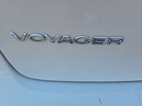 Used 2021 Chrysler Voyager Lxi image 41