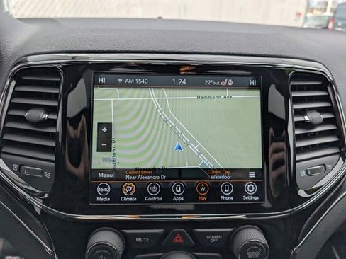 Used 2021 Jeep Grand Cherokee Limited image 4