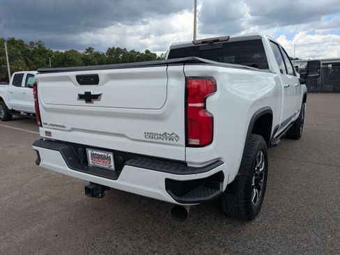 Used 2024 Chevrolet Silverado 2500 High Country w/ Technology Package AWD/4WD image 3