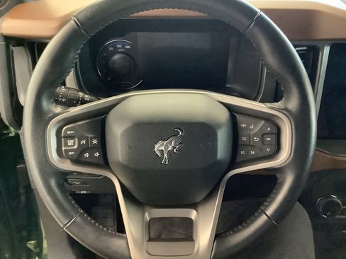 Used 2024 Ford Bronco Outer Banks AWD/4WD image 2