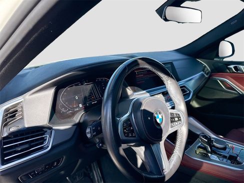 Used 2022 BMW X6 xDrive40i w/ M Sport Package image 9