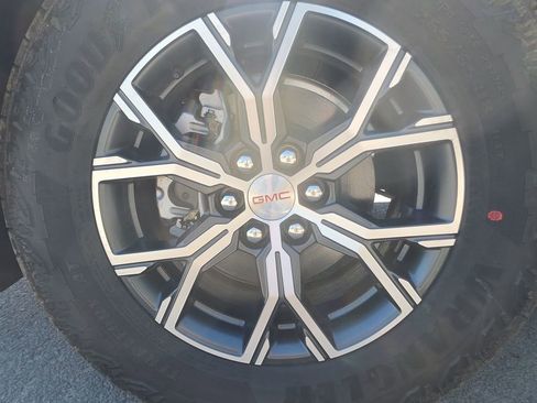 New 2026 GMC Acadia AT4 w/ Luxury Package AWD/4WD image 28