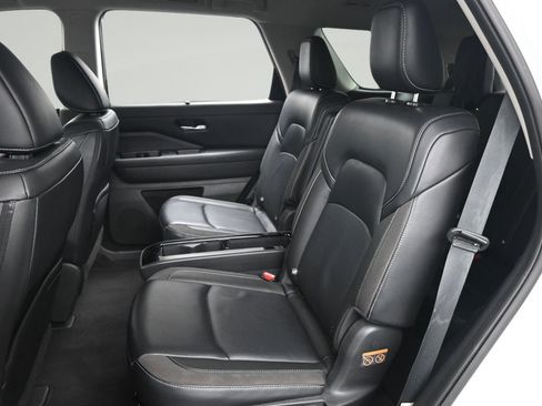 Certified 2024 Nissan Pathfinder SL w/ SL Premium Package FWD image 11