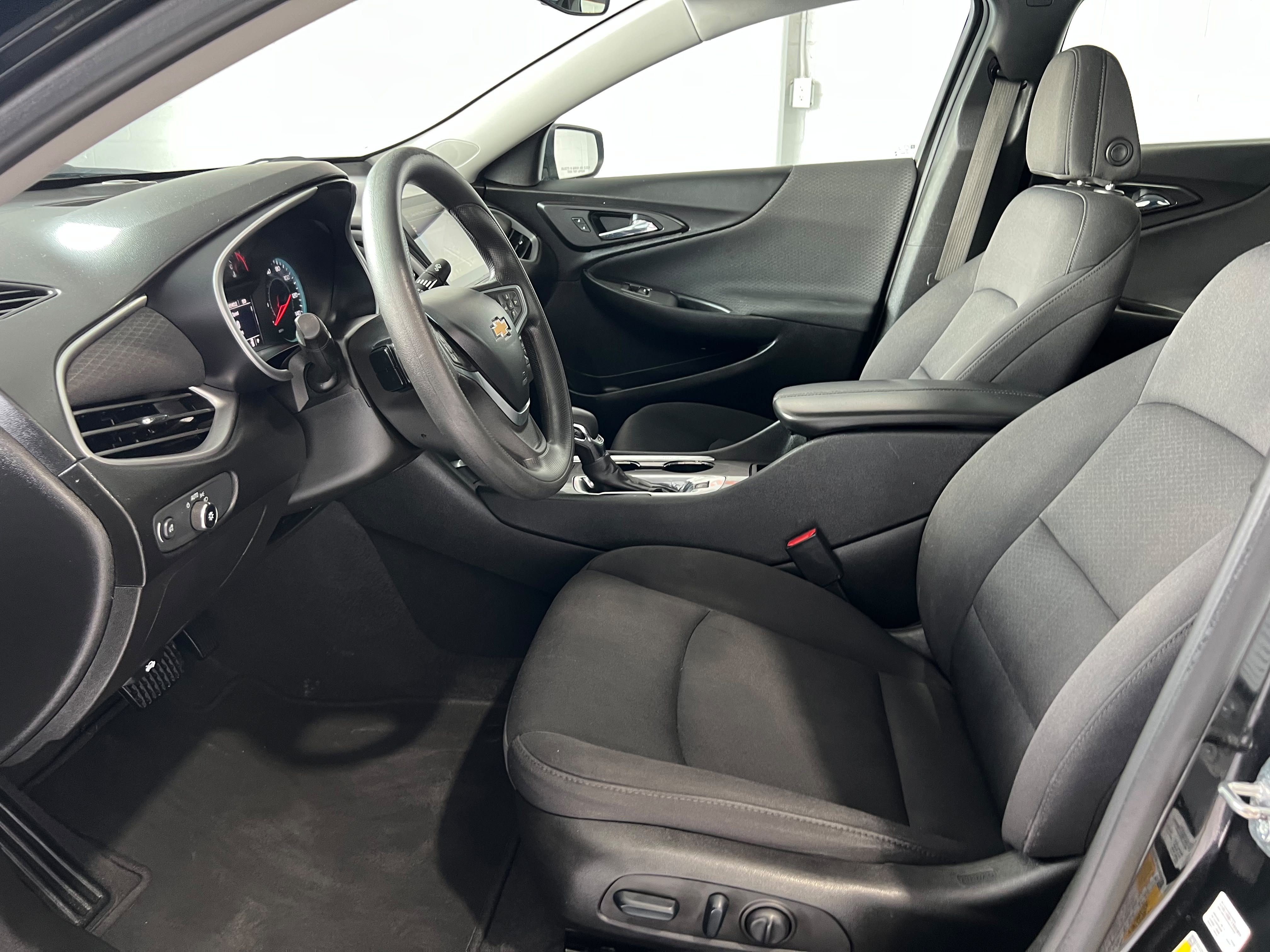 Used 2022 Chevrolet Malibu LT FWD image 9