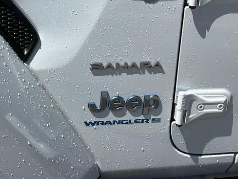 Used 2023 Jeep Wrangler Unlimited Sahara w/ Cold Weather Group AWD/4WD image 9