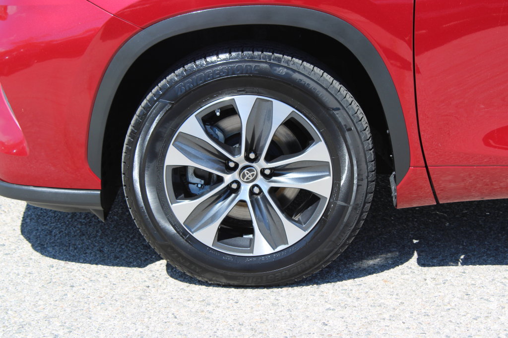 Used 2023 Toyota Highlander XLE FWD image 8