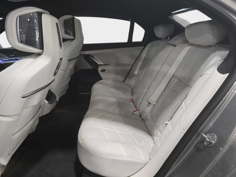 Used 2023 BMW 740i RWD image 21