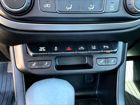 Used 2022 Chevrolet Colorado LT w/ Safety Package image 19