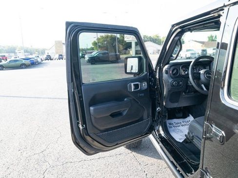 Certified 2024 Jeep Gladiator Rubicon w/ Technology Group image 10