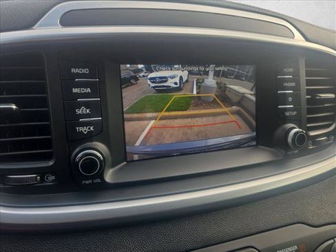 Used 2020 Kia Sorento LX FWD image 10