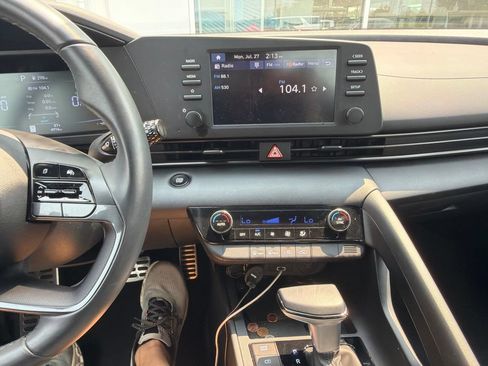 Used 2025 Hyundai Elantra Sport FWD image 8