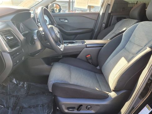 Used 2023 Nissan Rogue SV image 15